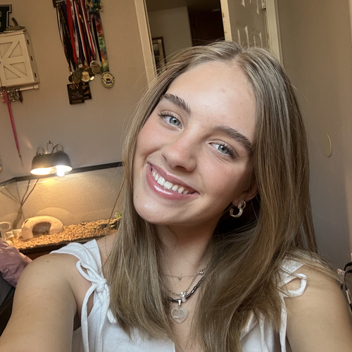 Jayna D - NAU Babysitter