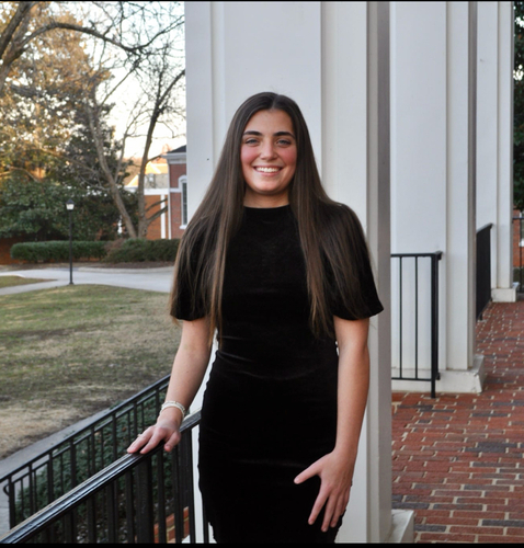 Emma R - UNG Babysitter