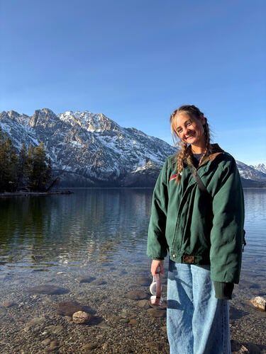 Elle N - USU Babysitter